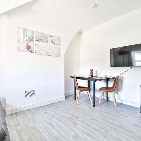 Super King Bed, Walking Distance To City Centre Apartamento Cardiff Exterior foto